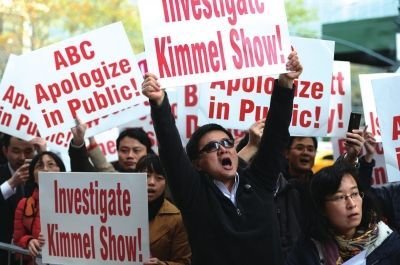 美逾26城华人抗议ABC辱华 白宫请愿人数已过10万