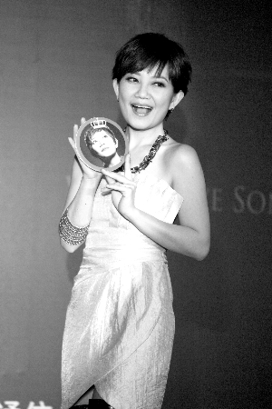 梁静茹婚后推新专辑 坦言幸福不误疗伤