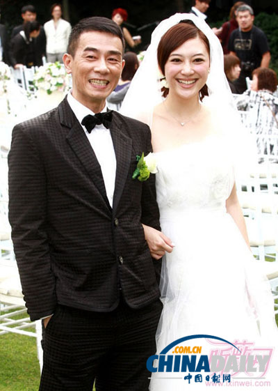 陈小春应采儿婚后捞金 携手同台深圳卫视春晚