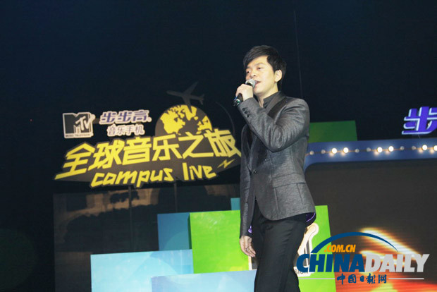 李健、范玮琪、丁当唱响2011高校演唱会新开篇（图）