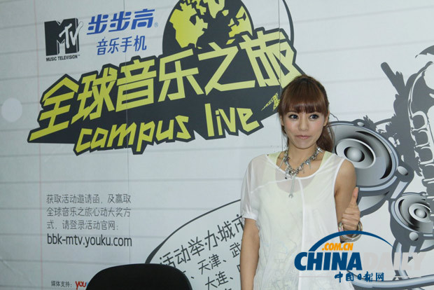 李健、范玮琪、丁当唱响2011高校演唱会新开篇（图）