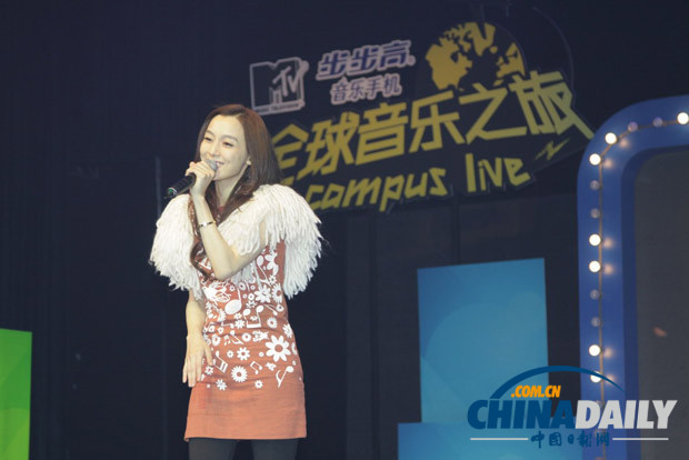 李健、范玮琪、丁当唱响2011高校演唱会新开篇（图）