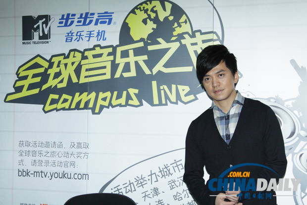 李健、范玮琪、丁当唱响2011高校演唱会新开篇（图）