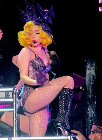 Lady GaGa美国开唱 粉丝激动心脏病发险丧命