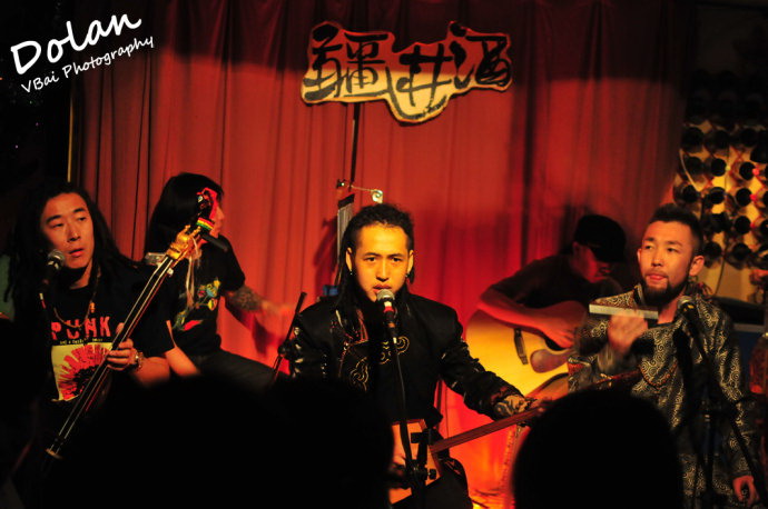都兰乐队演绎蒙古族传统音乐 民谣风格引共鸣