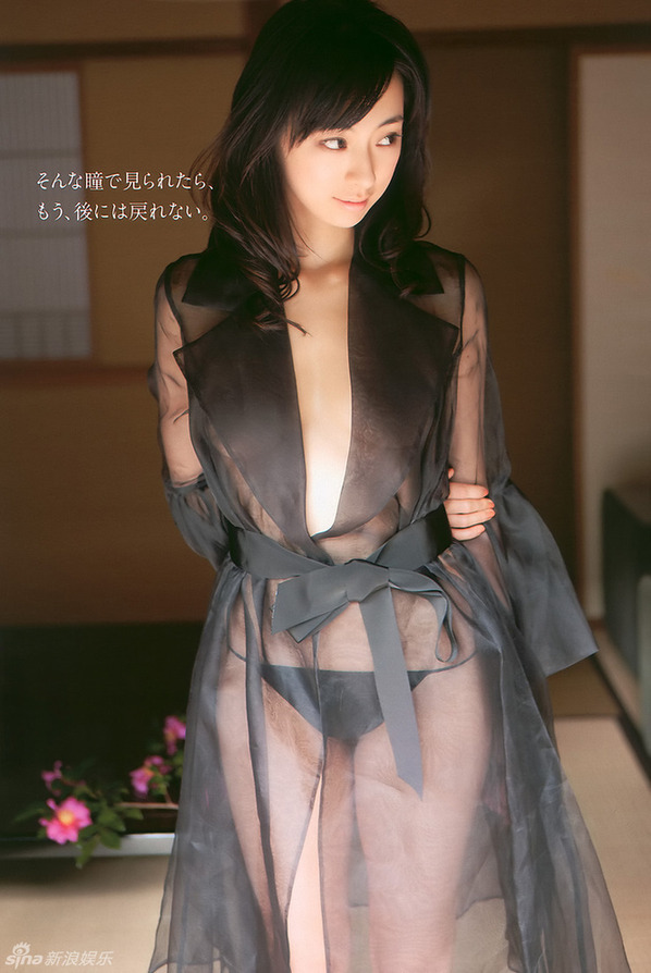 34岁日本女星梅宫万纱子大尺度全裸写真曝光(图)