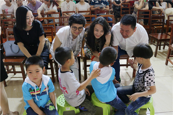 启明公益万里行——陕西回归儿童救助中心捐赠活动