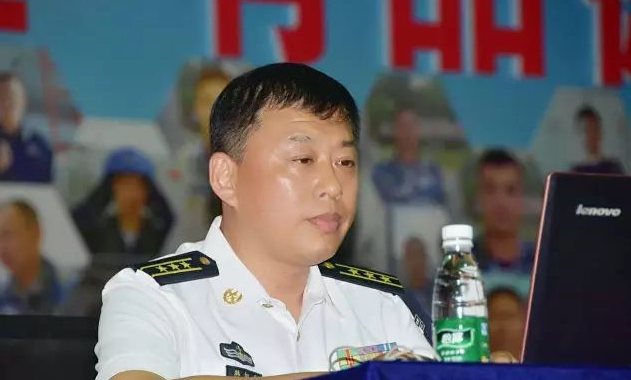 逐月如梦——品军旅作家韩红月最新诗集《我是自由行走的月》