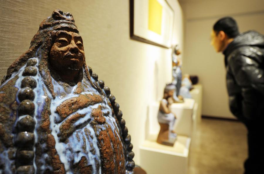 迎马年佛教主题陶瓷作品亮相郑州