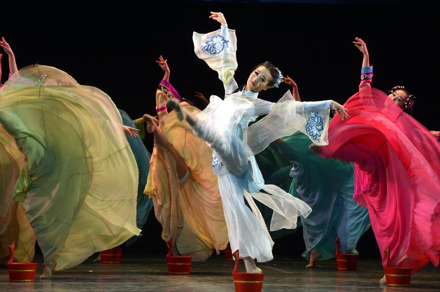 中国大型舞剧《十里红妆》在纽约首演