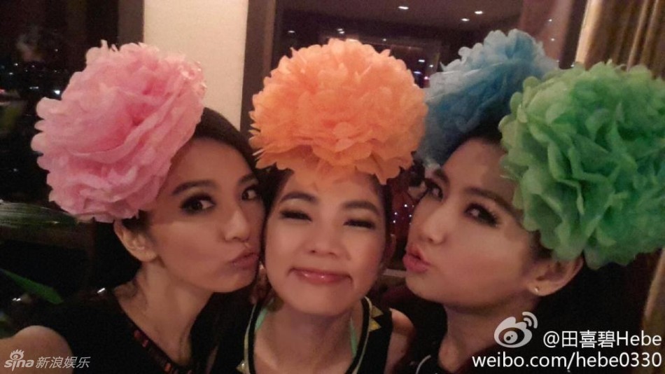 SHE合体变花姑娘 搞怪卖萌争当抢镜王[6]