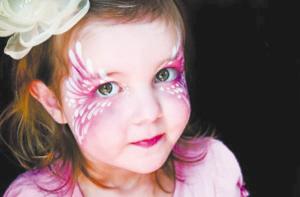 新西兰艺术家把女儿的脸当画布 成脸绘大师