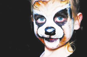 新西兰艺术家把女儿的脸当画布 成脸绘大师