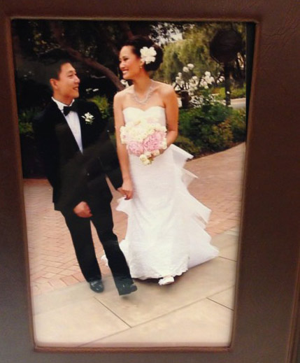 李小鹏夫妇庆结婚周年 奥莉为父母拍照文艺范