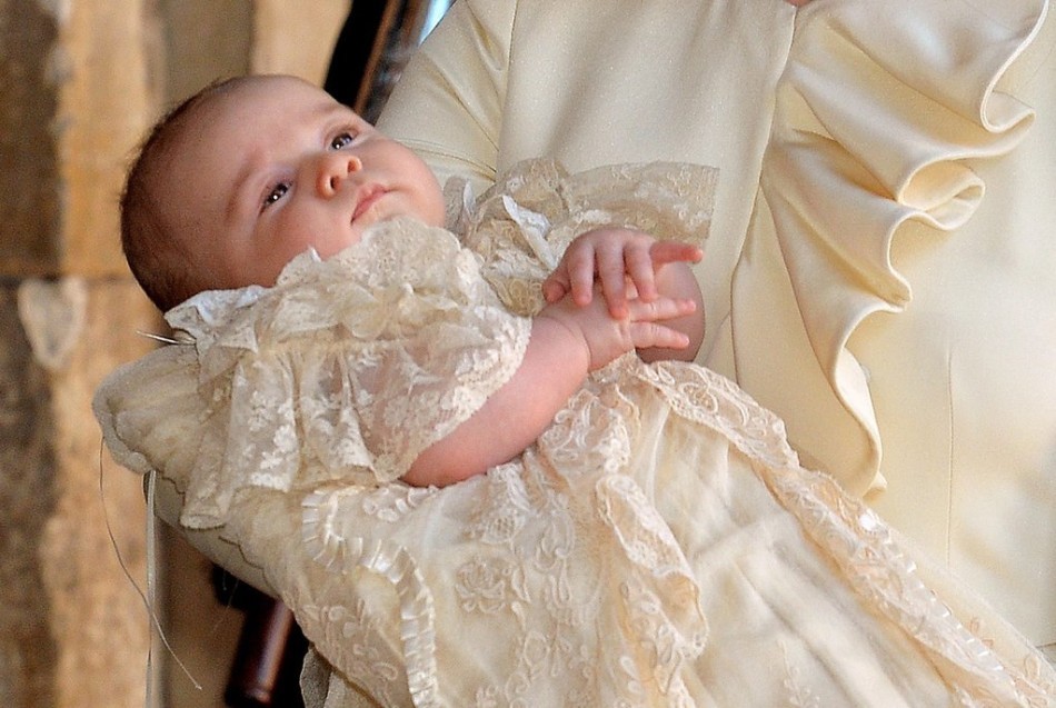 英国小王子乔治满周岁 图揭萌童成长记