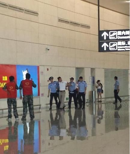 网曝EXO南京机场拒绝安检 经纪人打工作人员