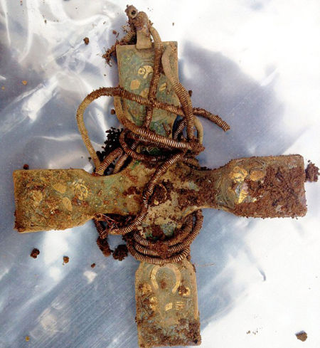 英国发现最大规模维京海盗宝藏 包括1200年前银壶