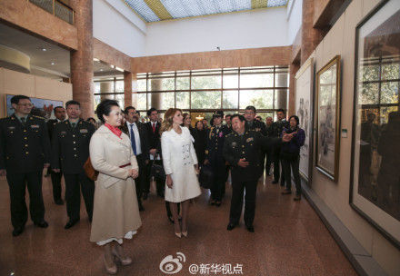 彭丽媛邀墨西哥总统夫人参观艺术学院