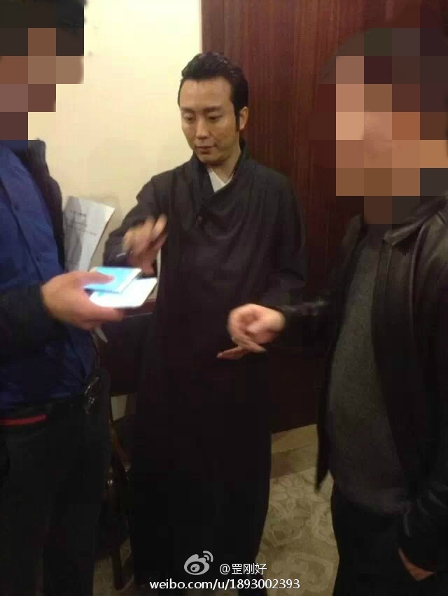 网曝李玉刚皈依佛门：爱恨就在一瞬间
