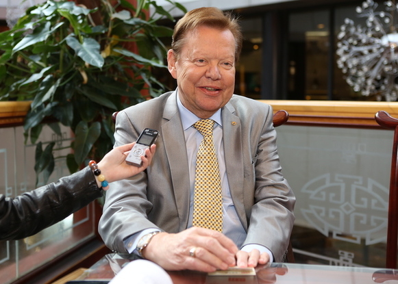 世界合唱比赛用音乐架沟通桥梁 中国合唱事业