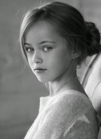 世界最美少女俄9岁超模穿着暴露