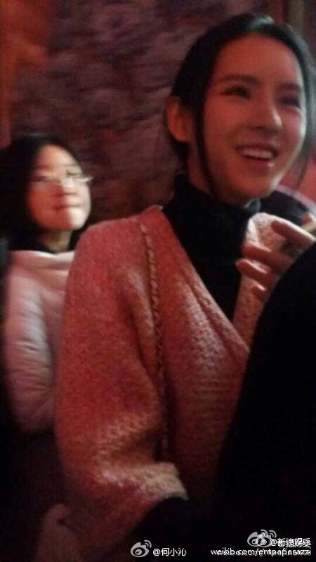 王思聪女友疑曝光 妙龄女紧随