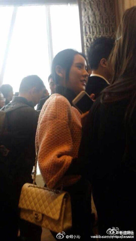 王思聪女友疑曝光 妙龄女紧随