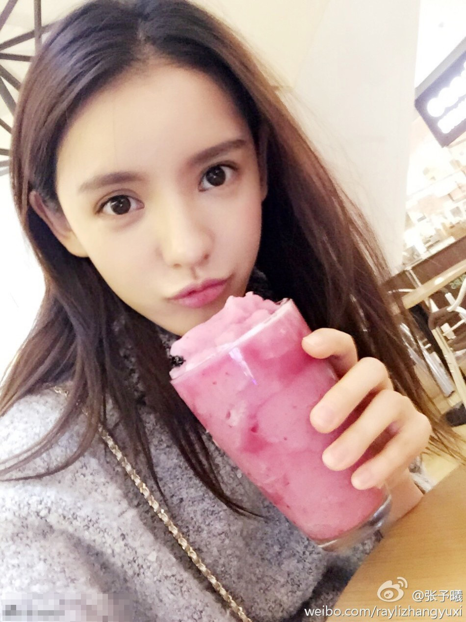 王思聪女友美艳私照曝光 曾获瑞丽封面女孩冠军