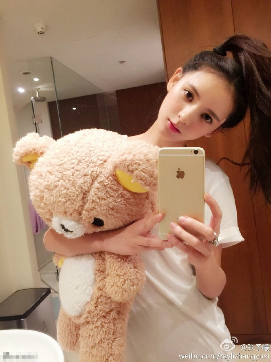 王思聪女友美艳私照曝光 曾获瑞丽封面女孩冠军