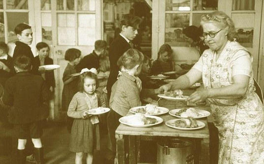 成为全面的人：回看战后时期英国儿童学习生活照