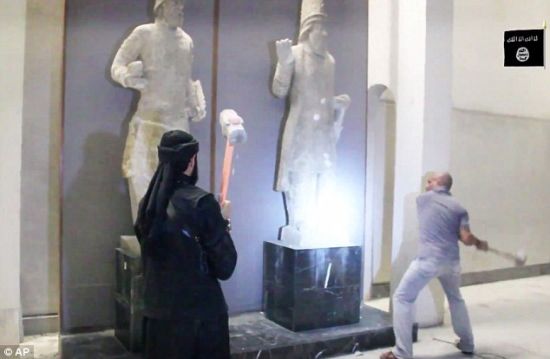 ISIS大锤挥向千年亚述雕塑 各路学者表示强烈谴责