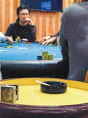 汪峰否认赌博称扑克比赛 与章子怡秀恩爱