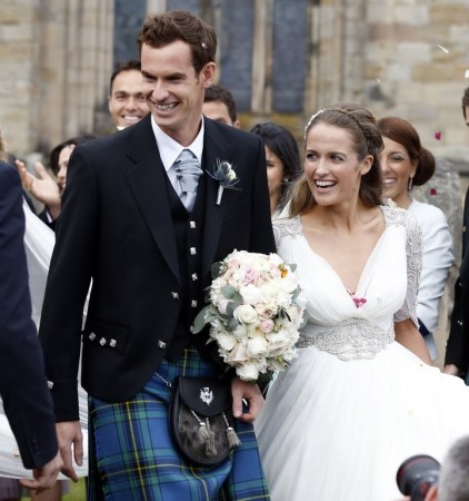 英国网球名将安迪·穆雷与多年女友吉姆·西尔斯成婚