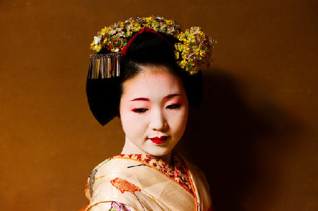 日本传统艺妓涉足国际商务