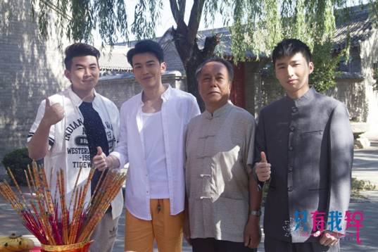 《类似爱情2只有我知》开机 晏麦上演湿身诱惑