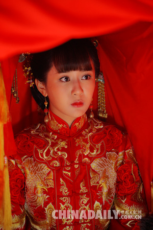 杨紫双剧新娘妆曝光 古典现代各具魅力