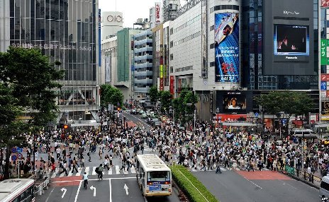 日本进入智能手机与“哑巴走路”时代