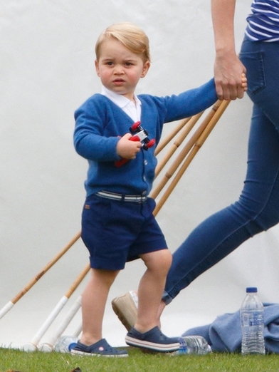 乔治王子两岁啦 王室成员都怎样评价这个萌娃？