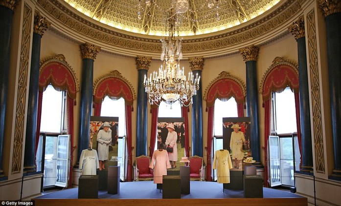 白金汉宫设新展 揭秘王室背后奢华细节