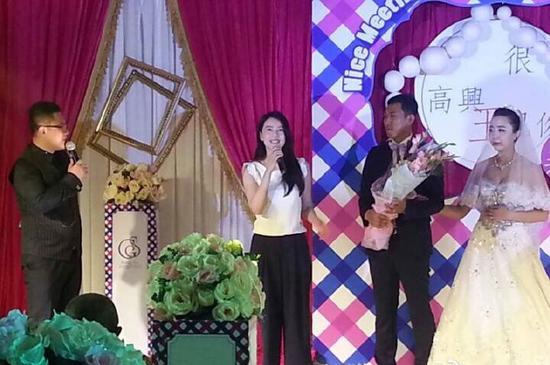 高圆圆参加婚礼 穿着简单避抢新娘风头(图)