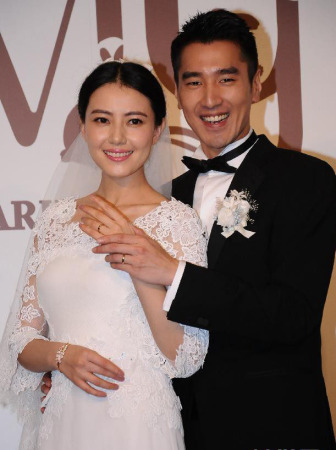 高圆圆参加婚礼 穿着简单避抢新娘风头(图)
