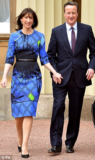 《名利场》杂志评选全球最会穿衣的名人 英首相夫人位居榜首