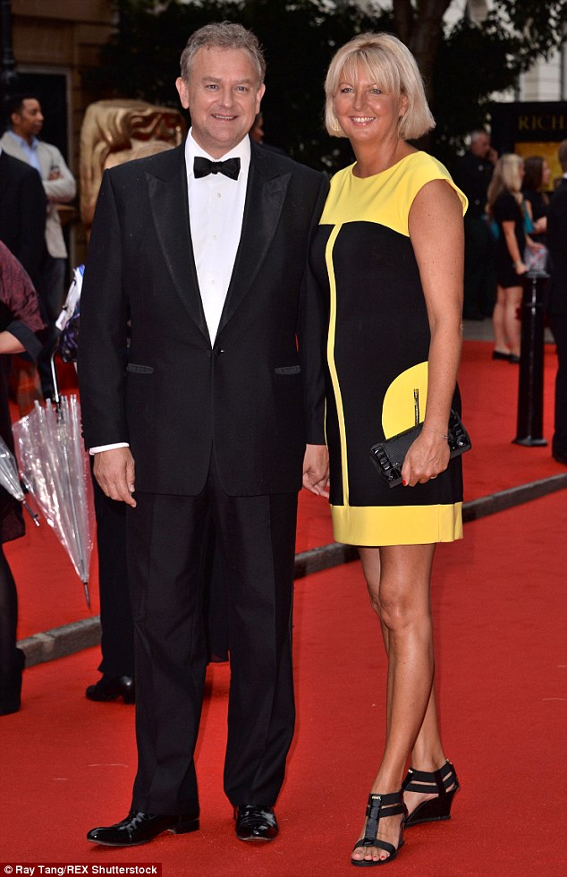 唐顿庄园主创现代装走红毯 接受BAFTA奖项
