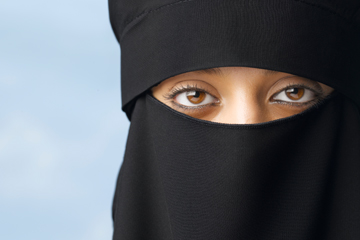 为什么有些文化要求妇女戴面纱？