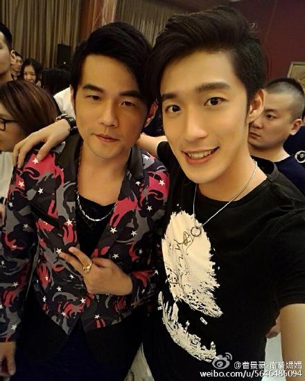 周杰伦器重新人曹景豪BoBo直播 携两位才女献