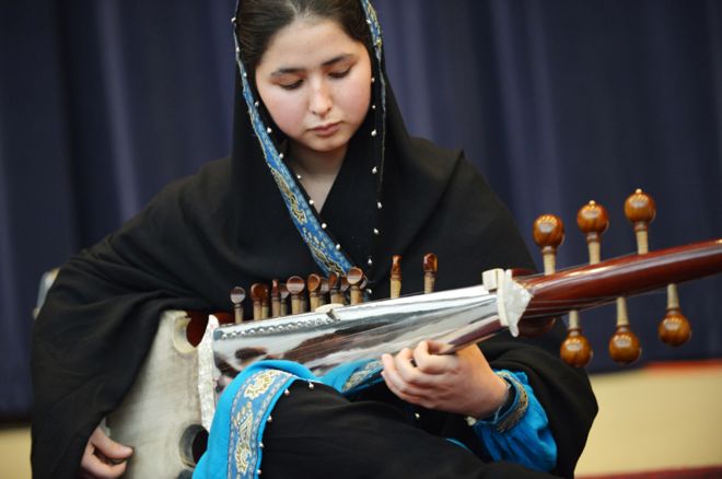 阿富汗首位女性指挥家