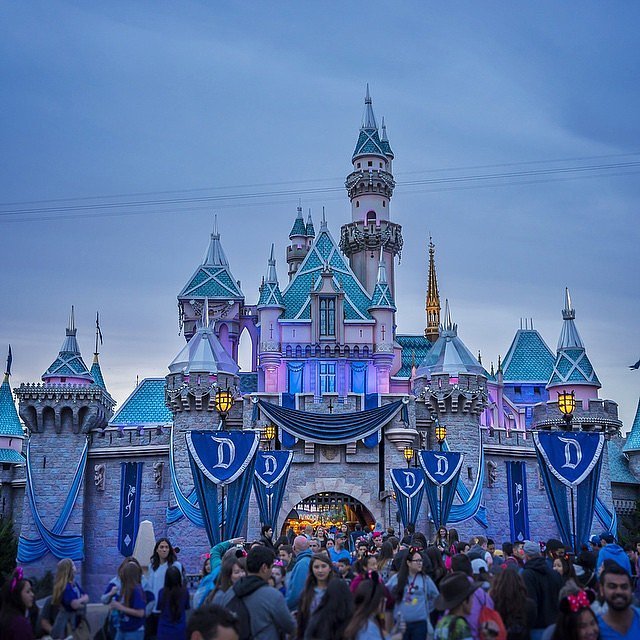 迪士尼乐园将办60周年庆典 众星云集