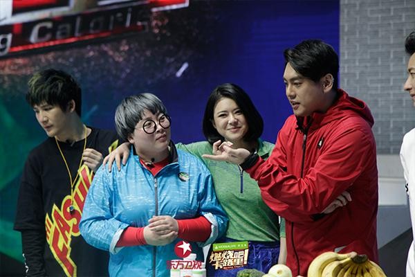 韩庚化身健身教练 自曝三围数据令人艳羡