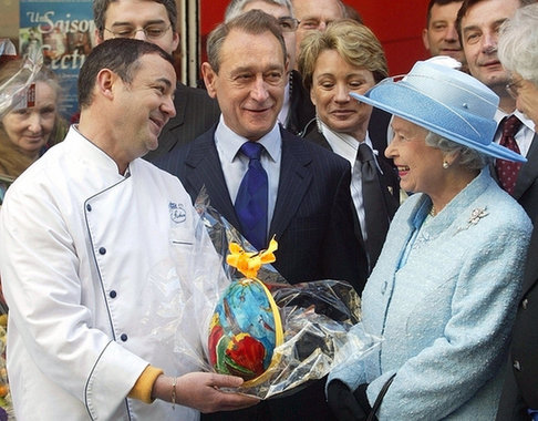 旅行聚餐制作彩蛋 看看英国王室都是怎么过复