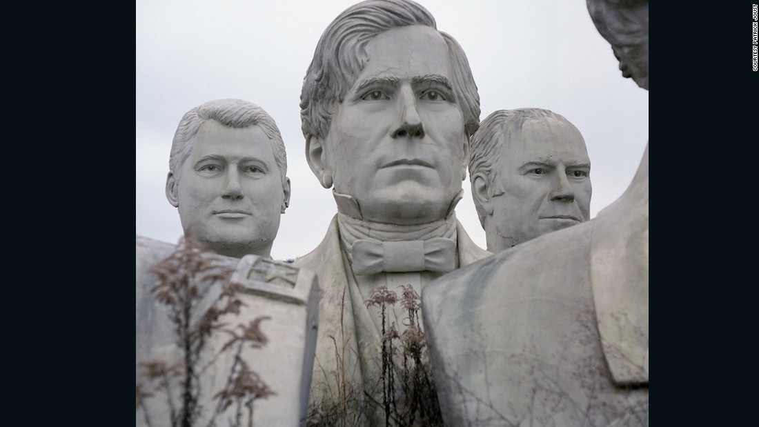 美国总统“墓园”：逼真雕像的衰败结局